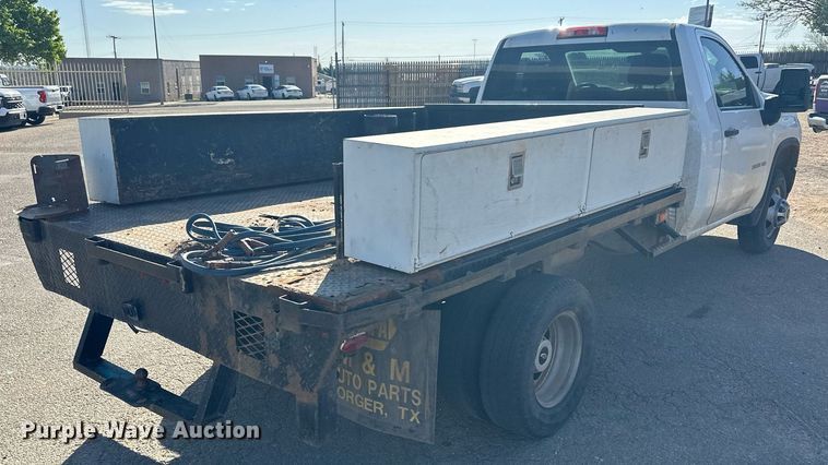 image for item EQ4604 2020 Chevrolet Silverado 3500HD flatbed pickup truck