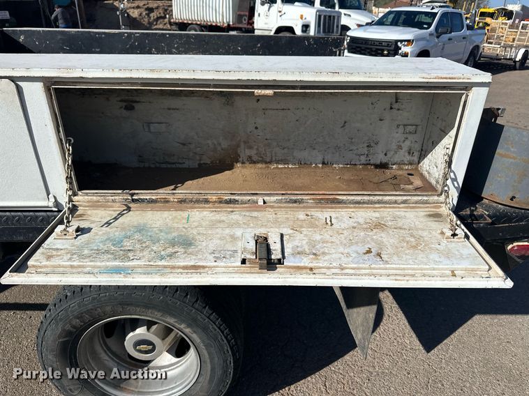 image for item EQ4604 2020 Chevrolet Silverado 3500HD flatbed pickup truck