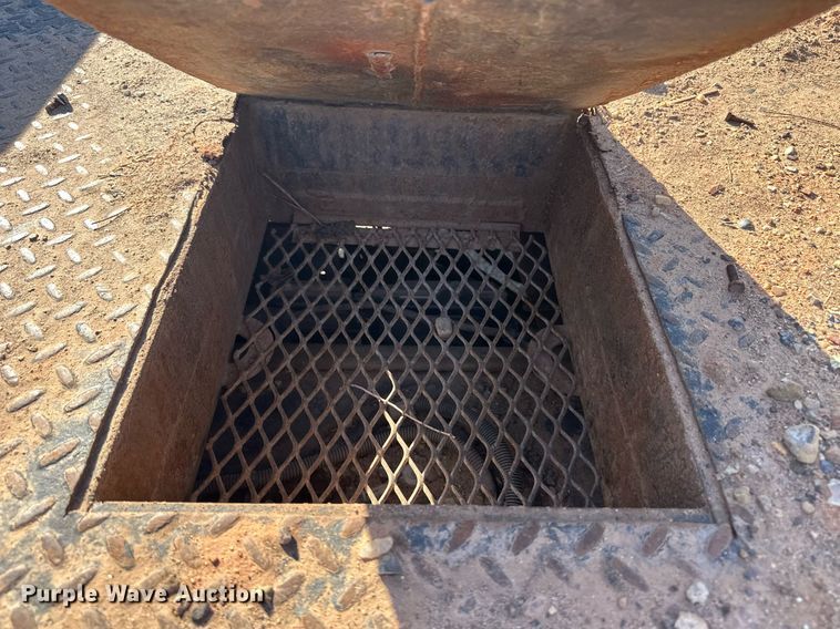 image for item EQ4604 2020 Chevrolet Silverado 3500HD flatbed pickup truck