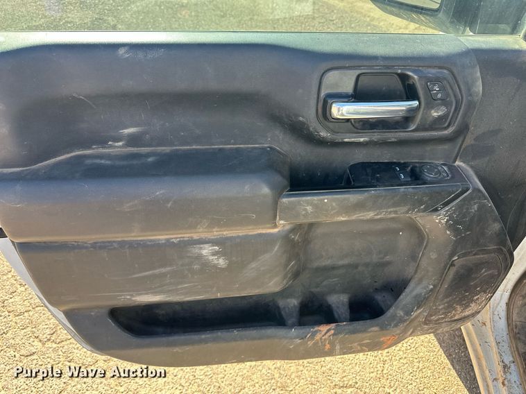 image for item EQ4604 2020 Chevrolet Silverado 3500HD flatbed pickup truck