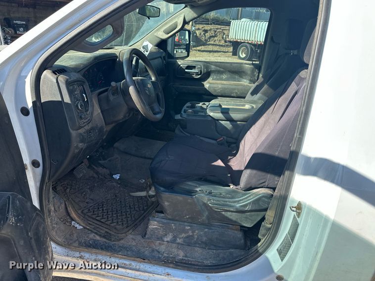 image for item EQ4604 2020 Chevrolet Silverado 3500HD flatbed pickup truck