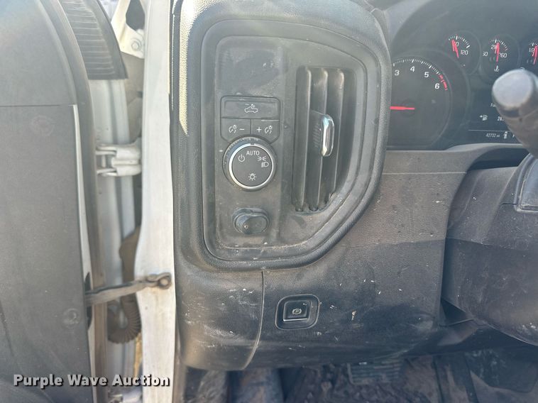 image for item EQ4604 2020 Chevrolet Silverado 3500HD flatbed pickup truck