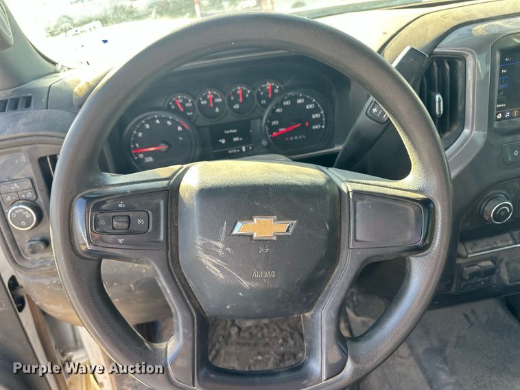 image for item EQ4604 2020 Chevrolet Silverado 3500HD flatbed pickup truck