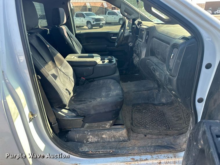 image for item EQ4604 2020 Chevrolet Silverado 3500HD flatbed pickup truck