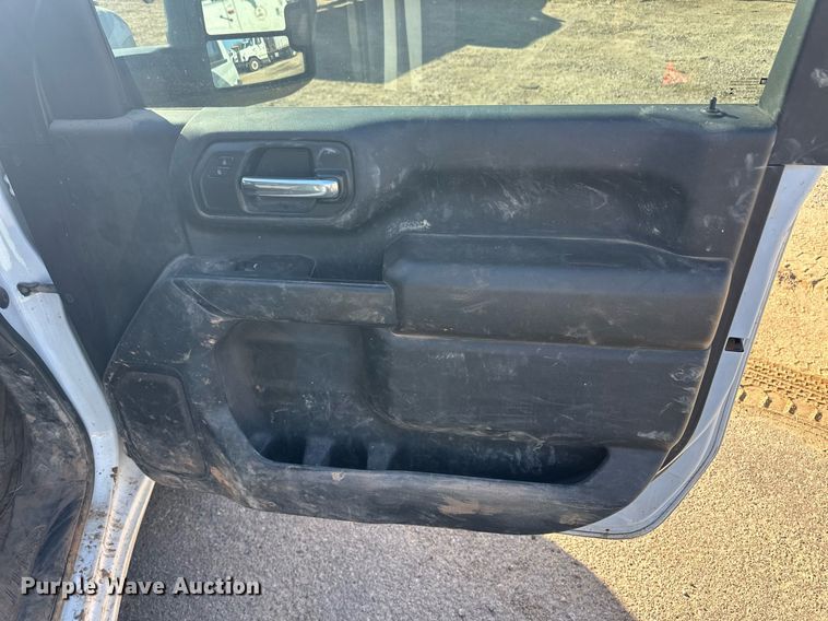 image for item EQ4604 2020 Chevrolet Silverado 3500HD flatbed pickup truck