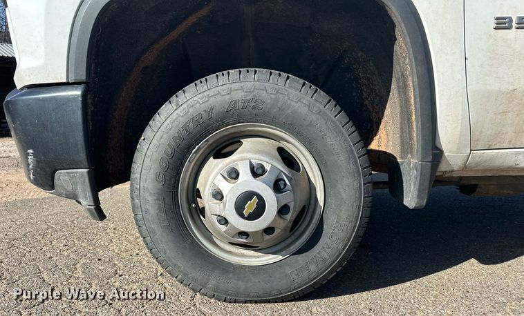 image for item EQ4604 2020 Chevrolet Silverado 3500HD flatbed pickup truck