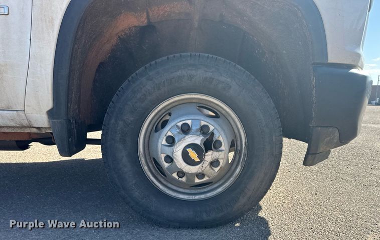 image for item EQ4604 2020 Chevrolet Silverado 3500HD flatbed pickup truck