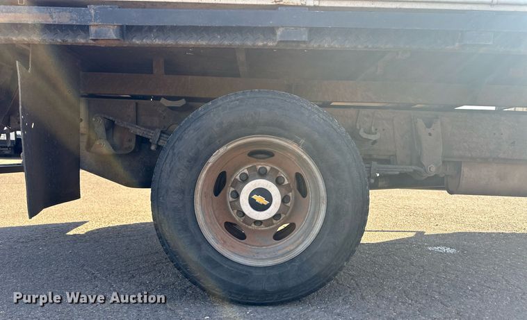 image for item EQ4604 2020 Chevrolet Silverado 3500HD flatbed pickup truck