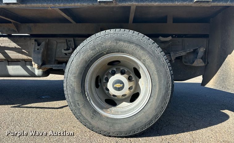 image for item EQ4604 2020 Chevrolet Silverado 3500HD flatbed pickup truck