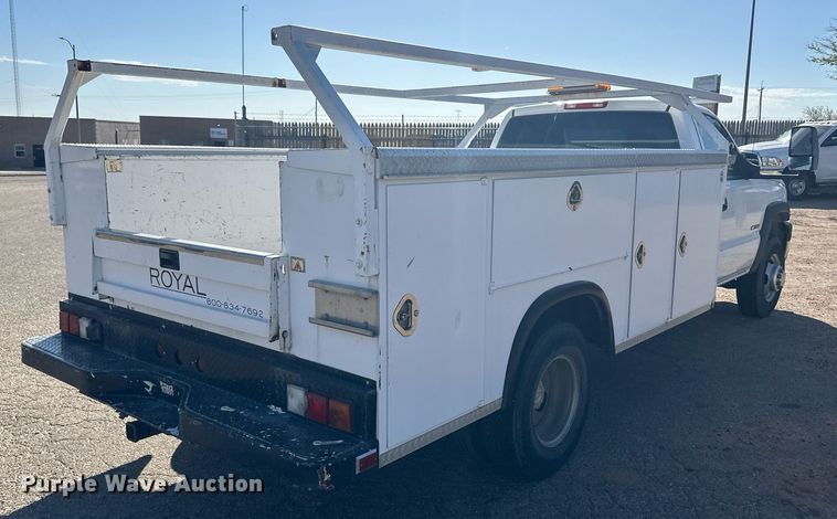 image for item EQ4605 2005 Chevrolet Silverado 3500HD utility bed pickup truck