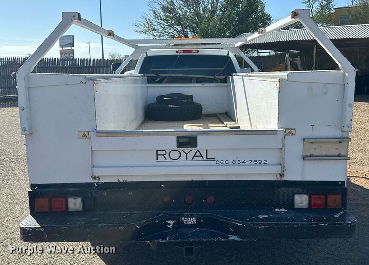 image for item EQ4605 2005 Chevrolet Silverado 3500HD utility bed pickup truck