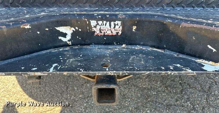 image for item EQ4605 2005 Chevrolet Silverado 3500HD utility bed pickup truck