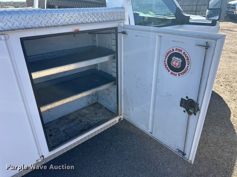 image for item EQ4605 2005 Chevrolet Silverado 3500HD utility bed pickup truck