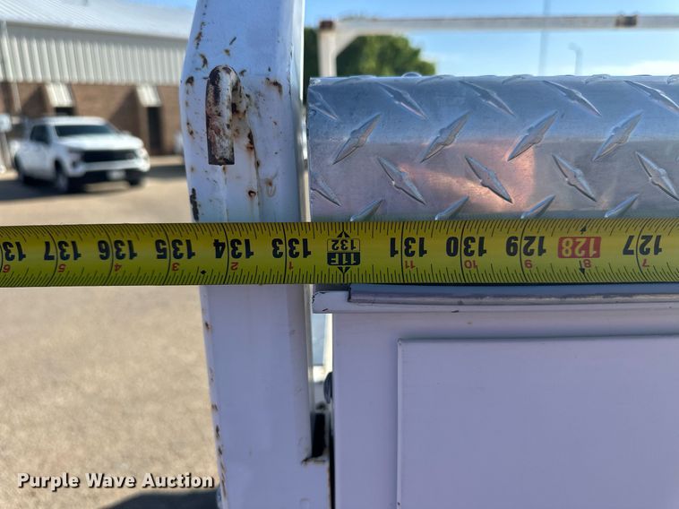 image for item EQ4605 2005 Chevrolet Silverado 3500HD utility bed pickup truck