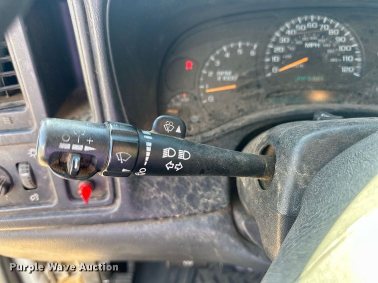 image for item EQ4605 2005 Chevrolet Silverado 3500HD utility bed pickup truck