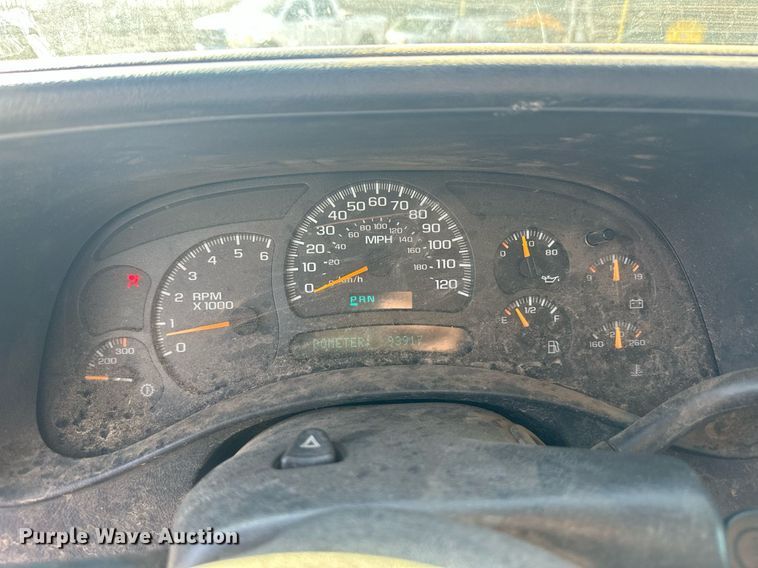 image for item EQ4605 2005 Chevrolet Silverado 3500HD utility bed pickup truck