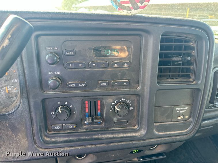 image for item EQ4605 2005 Chevrolet Silverado 3500HD utility bed pickup truck