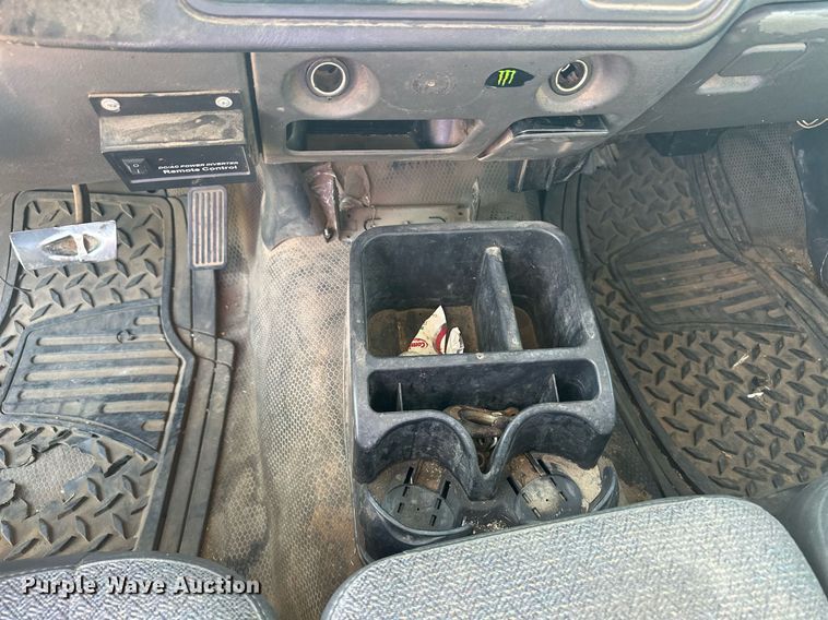 image for item EQ4605 2005 Chevrolet Silverado 3500HD utility bed pickup truck