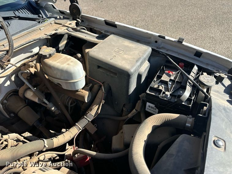 image for item EQ4605 2005 Chevrolet Silverado 3500HD utility bed pickup truck