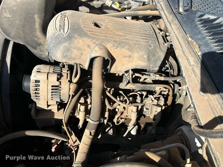 image for item EQ4605 2005 Chevrolet Silverado 3500HD utility bed pickup truck