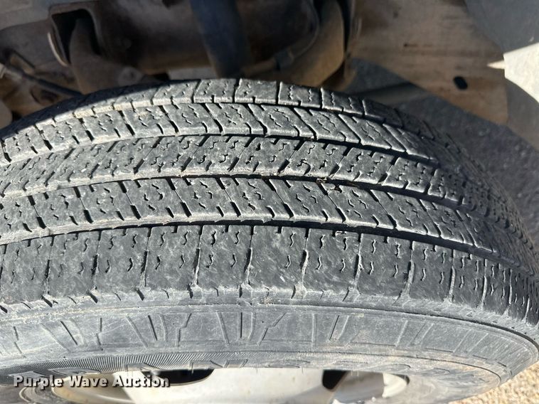 image for item EQ4605 2005 Chevrolet Silverado 3500HD utility bed pickup truck