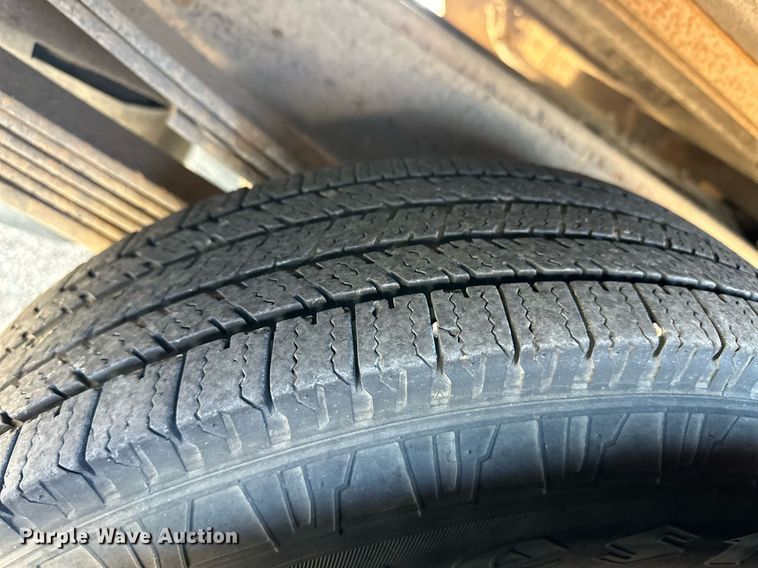 image for item EQ4605 2005 Chevrolet Silverado 3500HD utility bed pickup truck