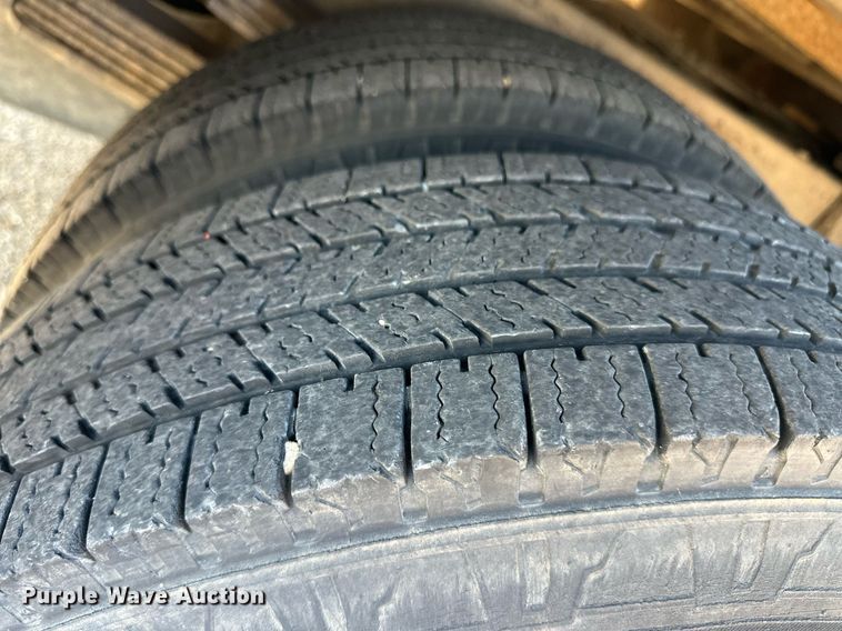 image for item EQ4605 2005 Chevrolet Silverado 3500HD utility bed pickup truck