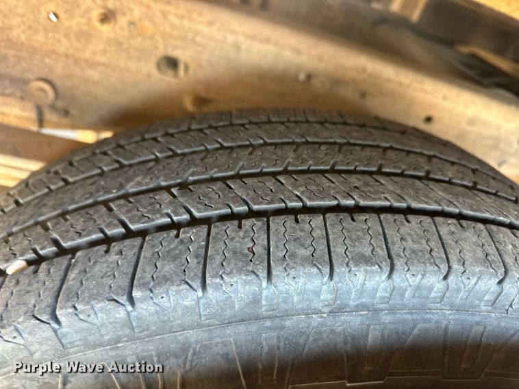 image for item EQ4605 2005 Chevrolet Silverado 3500HD utility bed pickup truck