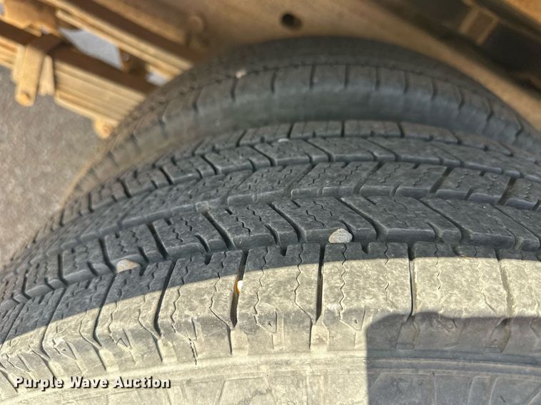 image for item EQ4605 2005 Chevrolet Silverado 3500HD utility bed pickup truck