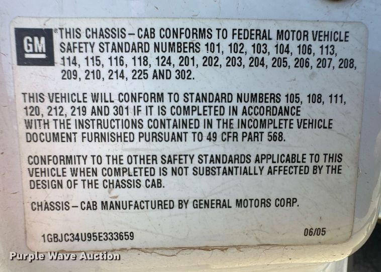 image for item EQ4605 2005 Chevrolet Silverado 3500HD utility bed pickup truck