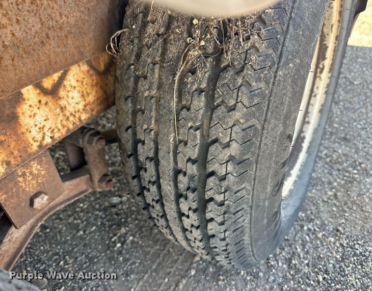 image for item EQ4609 1993 PJ utility trailer