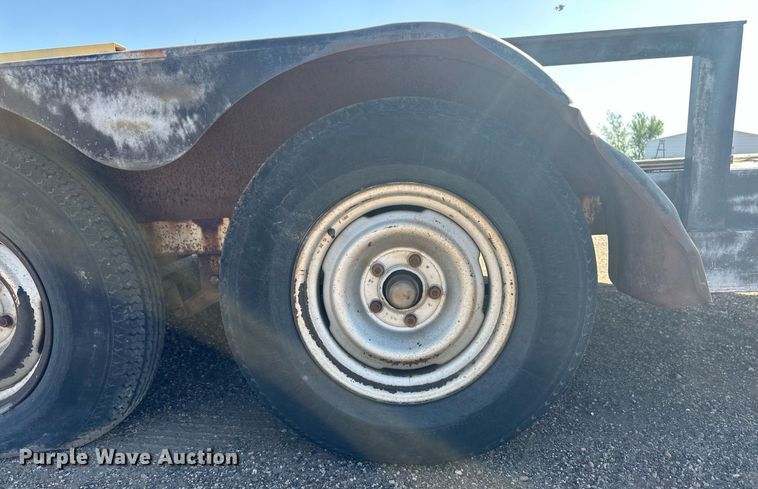 image for item EQ4609 1993 PJ utility trailer