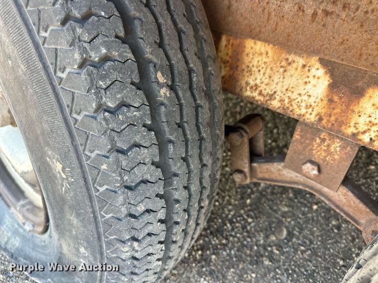 image for item EQ4609 1993 PJ utility trailer