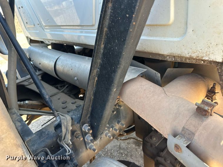 image for item EQ4610 2009 Mack CHU613 semi truck