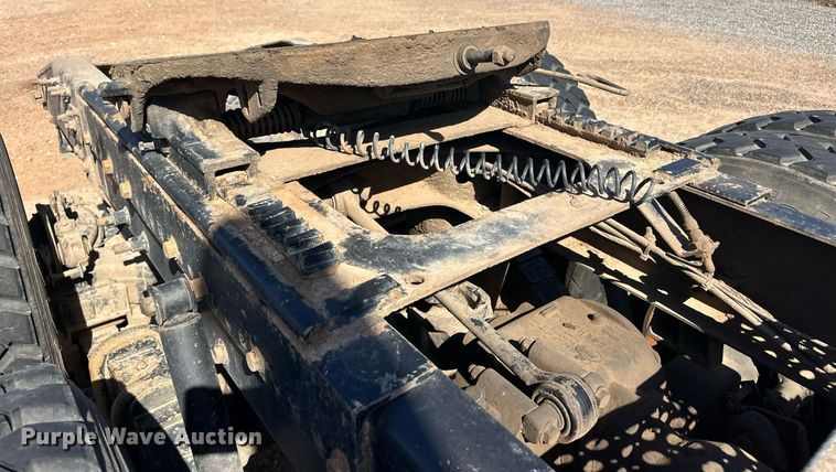 image for item EQ4610 2009 Mack CHU613 semi truck