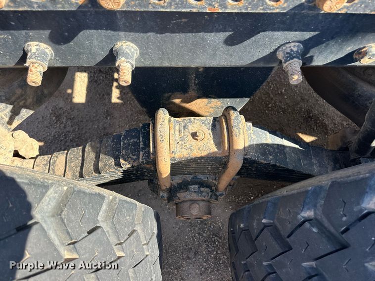 image for item EQ4610 2009 Mack CHU613 semi truck