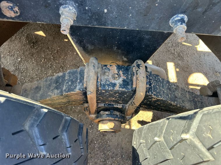 image for item EQ4610 2009 Mack CHU613 semi truck