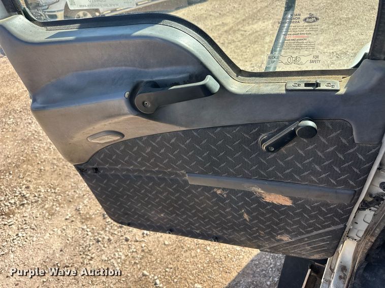 image for item EQ4610 2009 Mack CHU613 semi truck