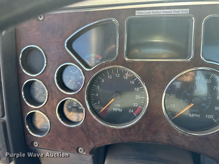 image for item EQ4610 2009 Mack CHU613 semi truck