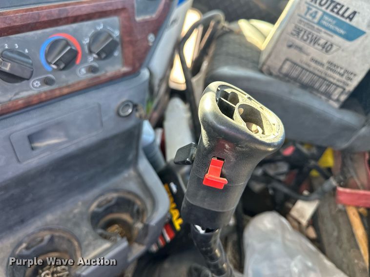 image for item EQ4610 2009 Mack CHU613 semi truck