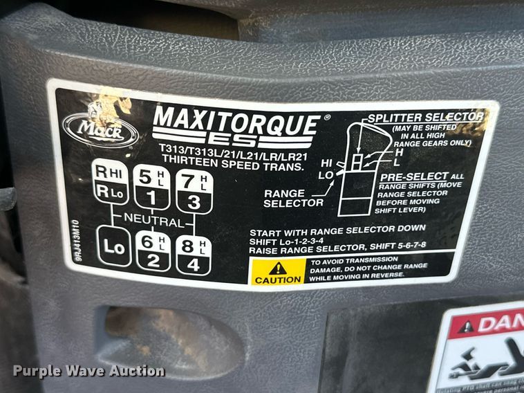 image for item EQ4610 2009 Mack CHU613 semi truck