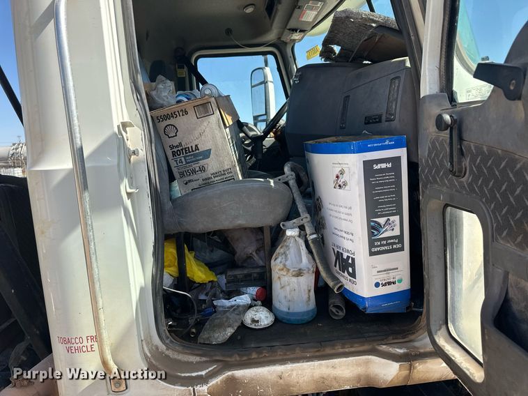 image for item EQ4610 2009 Mack CHU613 semi truck