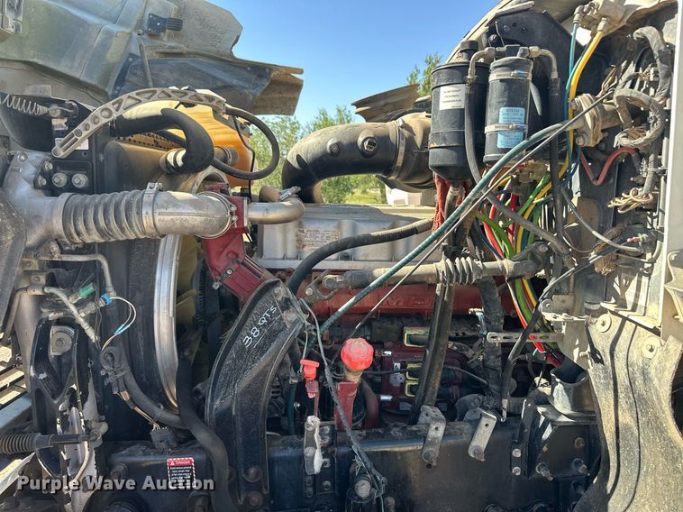 image for item EQ4610 2009 Mack CHU613 semi truck