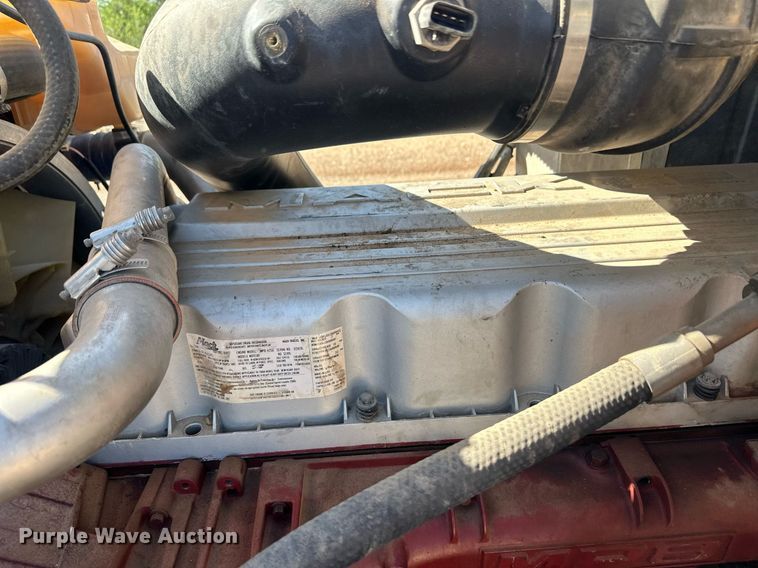 image for item EQ4610 2009 Mack CHU613 semi truck