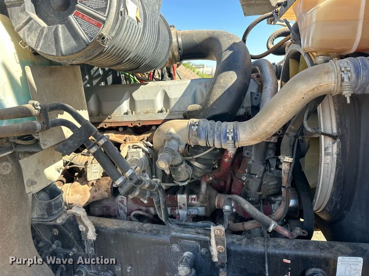 image for item EQ4610 2009 Mack CHU613 semi truck