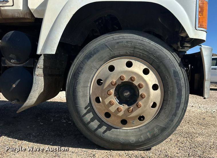 image for item EQ4610 2009 Mack CHU613 semi truck