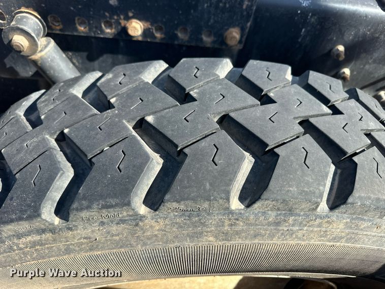 image for item EQ4610 2009 Mack CHU613 semi truck