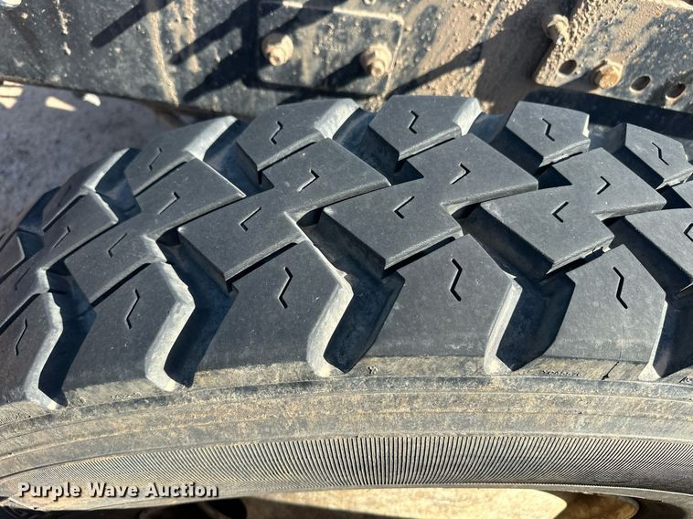 image for item EQ4610 2009 Mack CHU613 semi truck