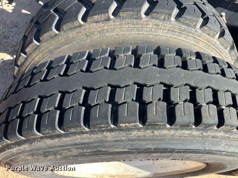 image for item EQ4610 2009 Mack CHU613 semi truck