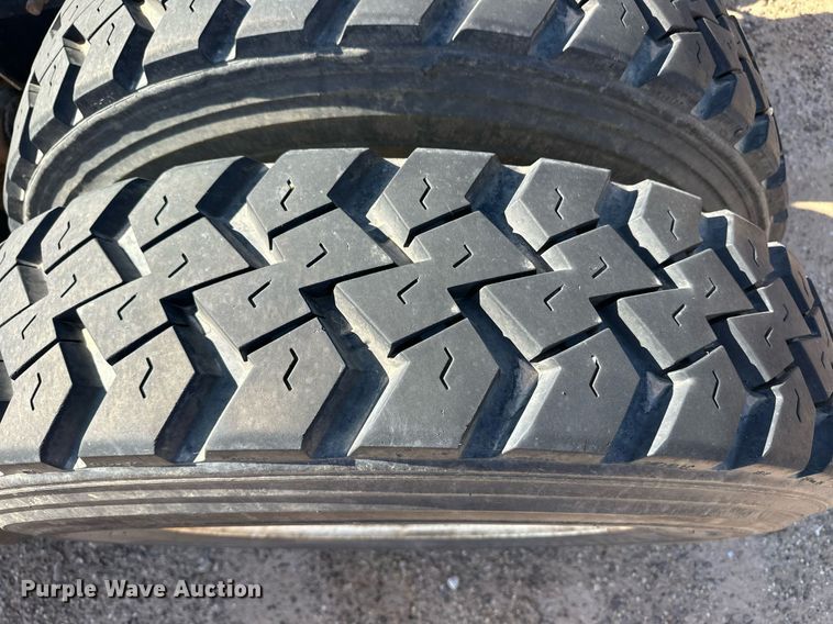 image for item EQ4610 2009 Mack CHU613 semi truck